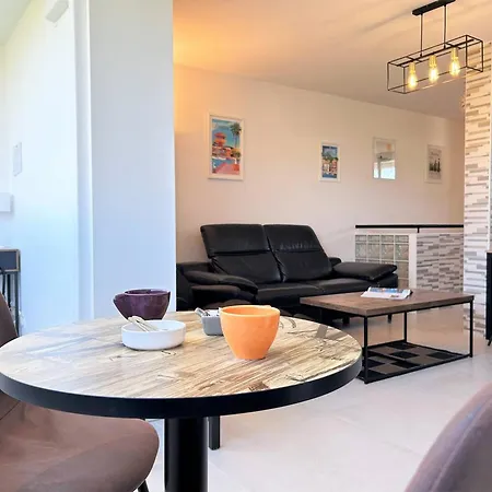 Lejlighed 3 Pieces Refait A Neuf Avec Parking, 4 Couchages, Proche Et Commerces - - Fr-1-251-584