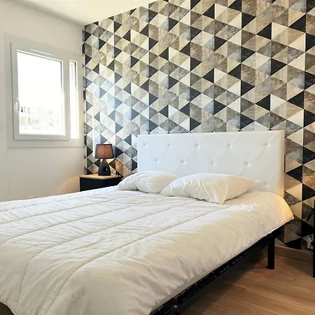 3 Pieces Refait A Neuf Avec Parking, 4 Couchages, Proche Et Commerces - - Fr-1-251-584 Apartment *