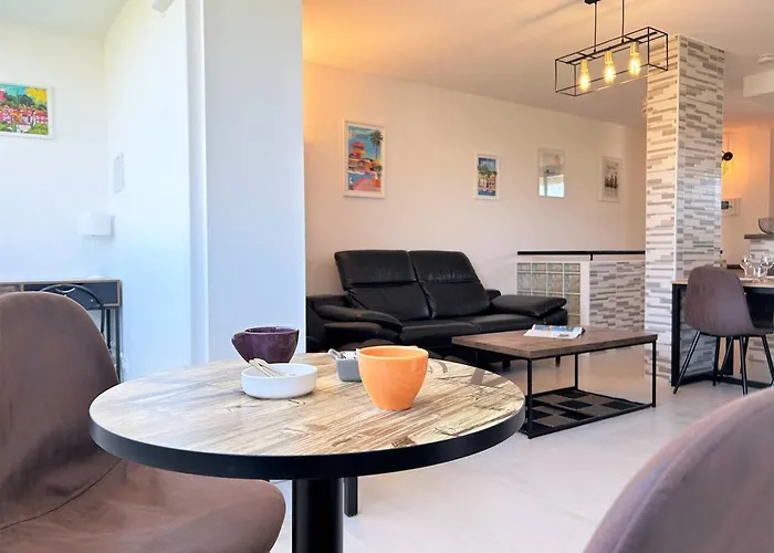 Apartman 3 Pieces Refait A Neuf Avec Parking, 4 Couchages, Proche Et Commerces - - Fr-1-251-584