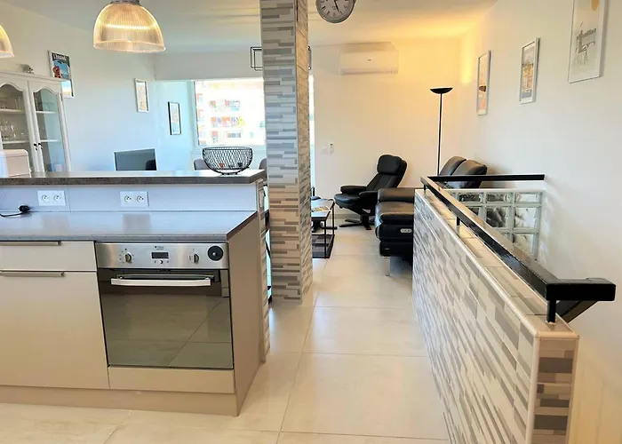 3 Pieces Refait A Neuf Avec Parking, 4 Couchages, Proche Et Commerces - - Fr-1-251-584 *