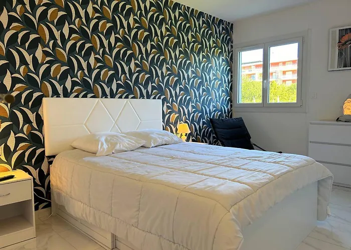 3 Pieces Refait A Neuf Avec Parking, 4 Couchages, Proche Et Commerces - - Fr-1-251-584 *