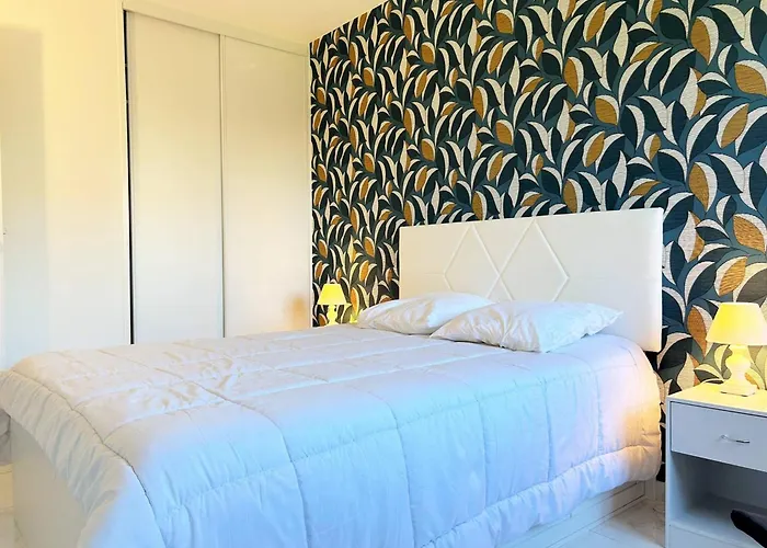 3 Pieces Refait A Neuf Avec Parking, 4 Couchages, Proche Et Commerces - - Fr-1-251-584 *