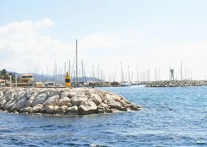 3 Pieces Refait A Neuf Avec Parking, 4 Couchages, Proche Et Commerces - - Fr-1-251-584 Appartement